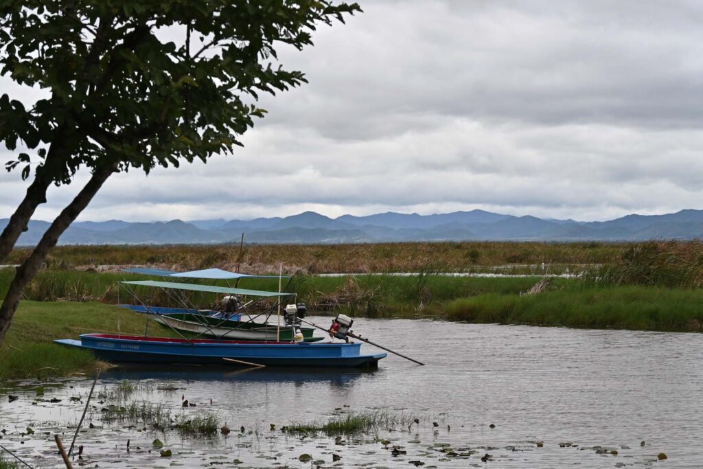 Bueng Bua Boat Seaside Entrance