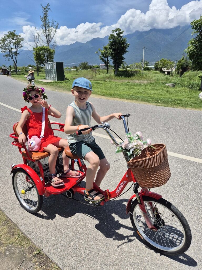 Dali met kinderen erhai lake