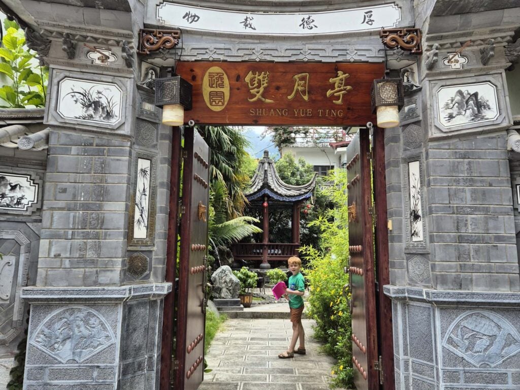 Yiyuan Shuangyueting Inn