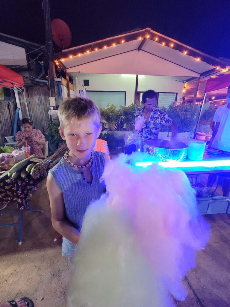 Koh phagnan night market