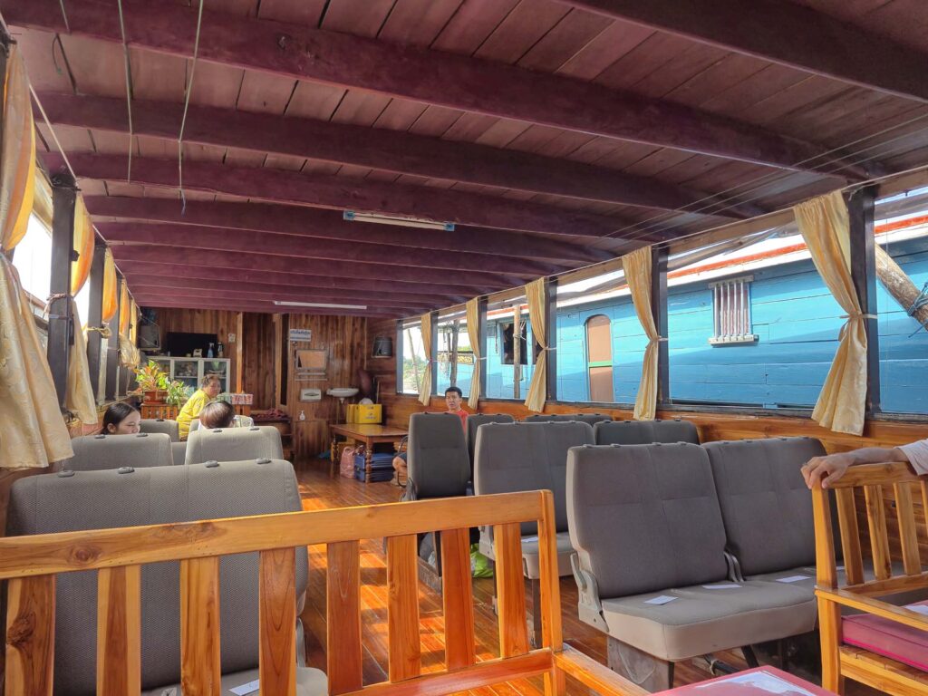 Laos slowboat Luang Prabang