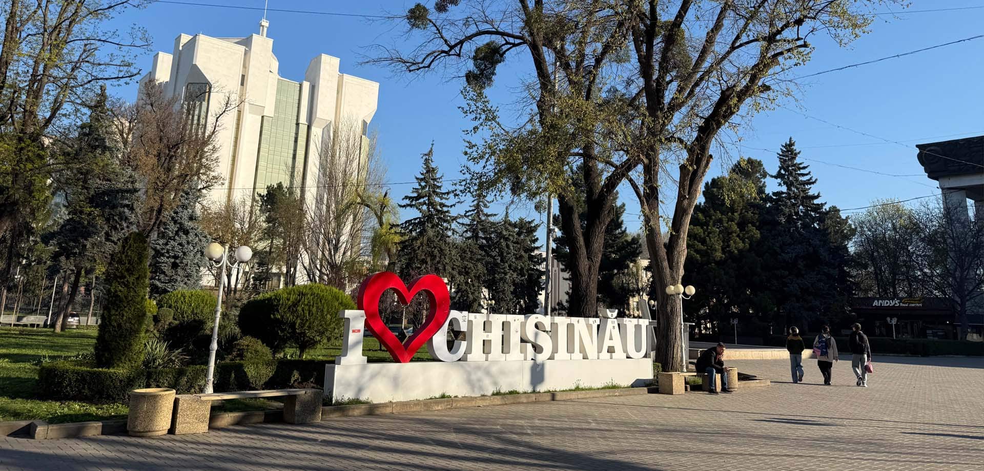 Chișinău met kinderen, hoofdstad van Moldavië