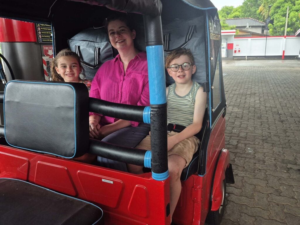 Tuktuk Sri Lanka huren met kinderen
