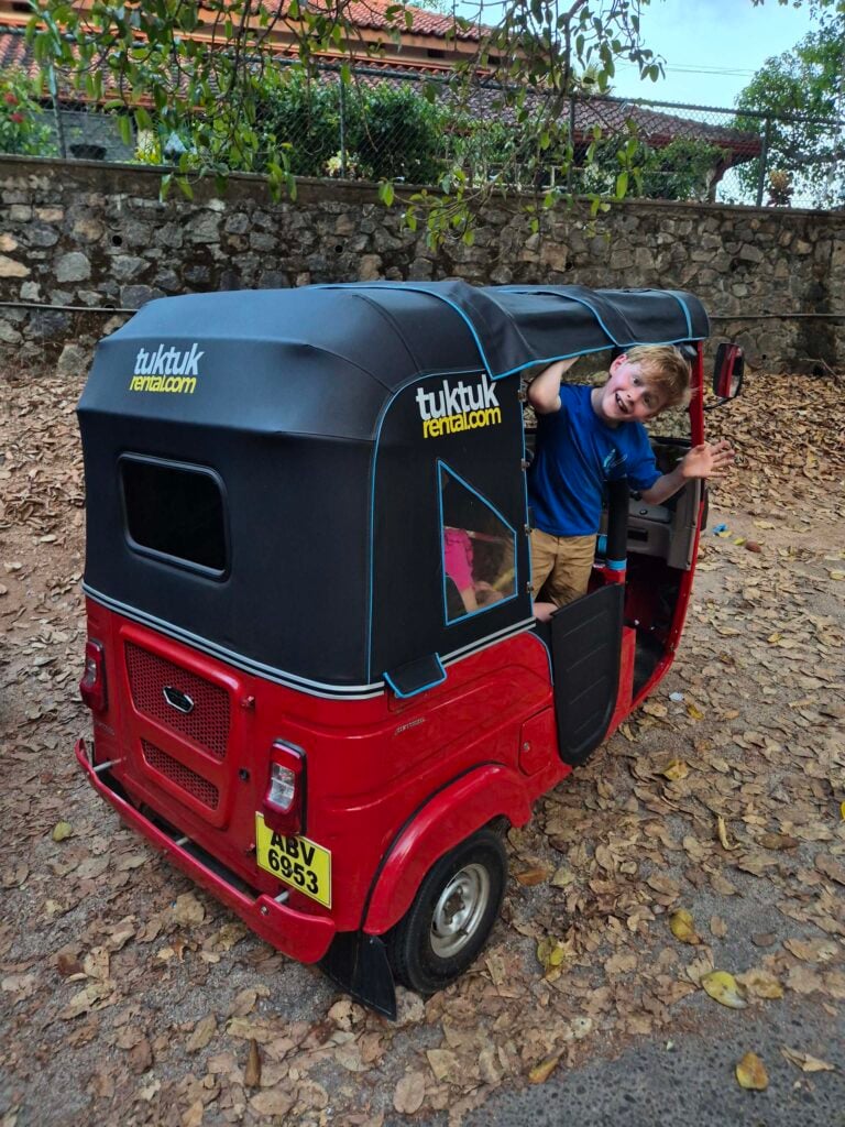 Tuktuk Sri Lanka huren met kinderen