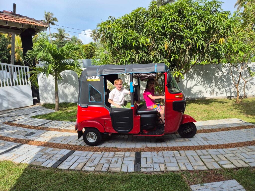 Tuktuk Sri Lanka huren met kinderen