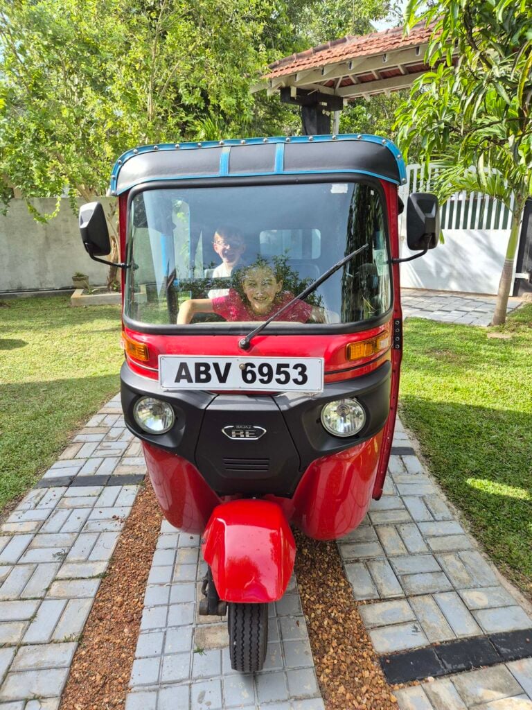 Tuktuk Sri Lanka huren met kinderen