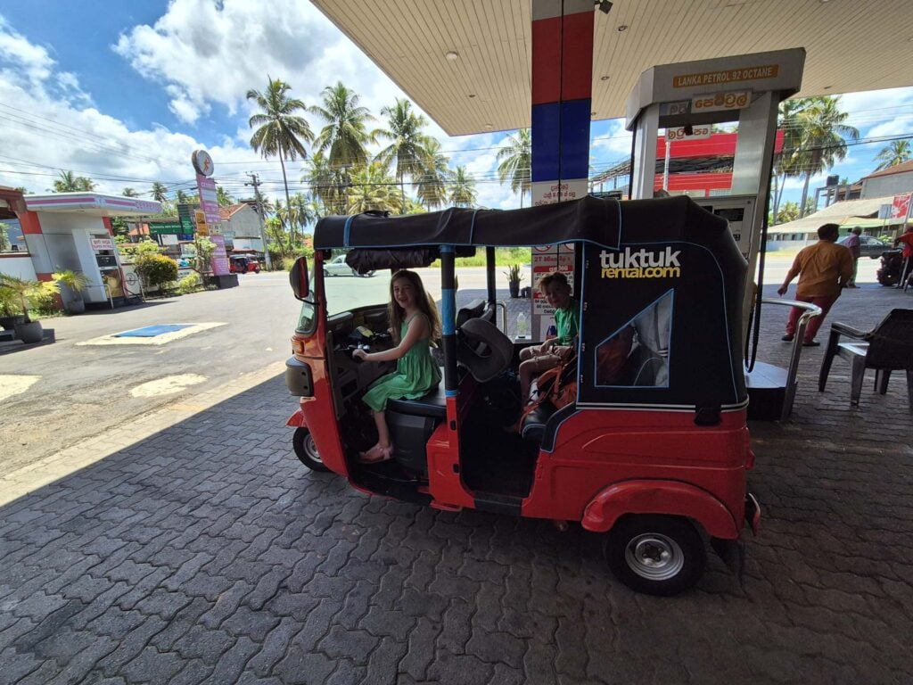 Tuktuk Sri Lanka huren met kinderen