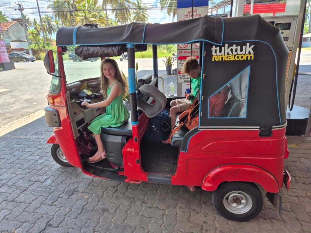 Tuktuk Sri Lanka huren met kinderen