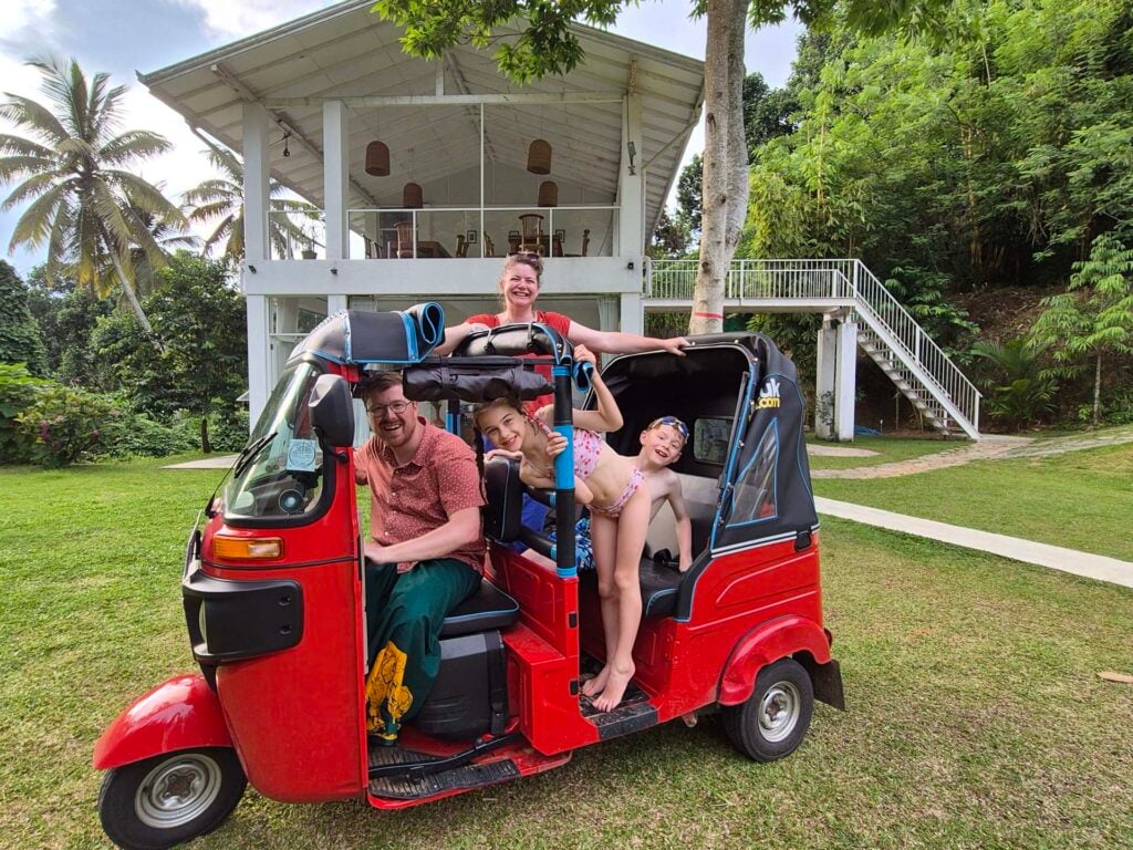 Tuktuk Sri Lanka huren met kinderen