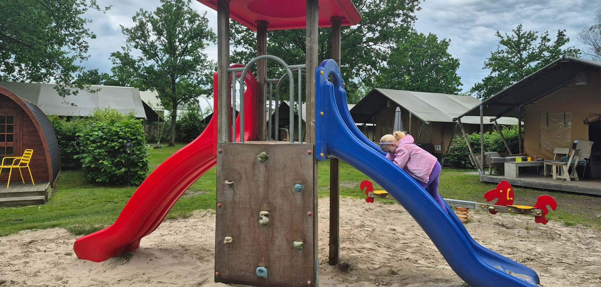 Camping ’t Veld in Rheeze: kleinschalige familiecamping met strandmeer, zwembad en volop speelplezier